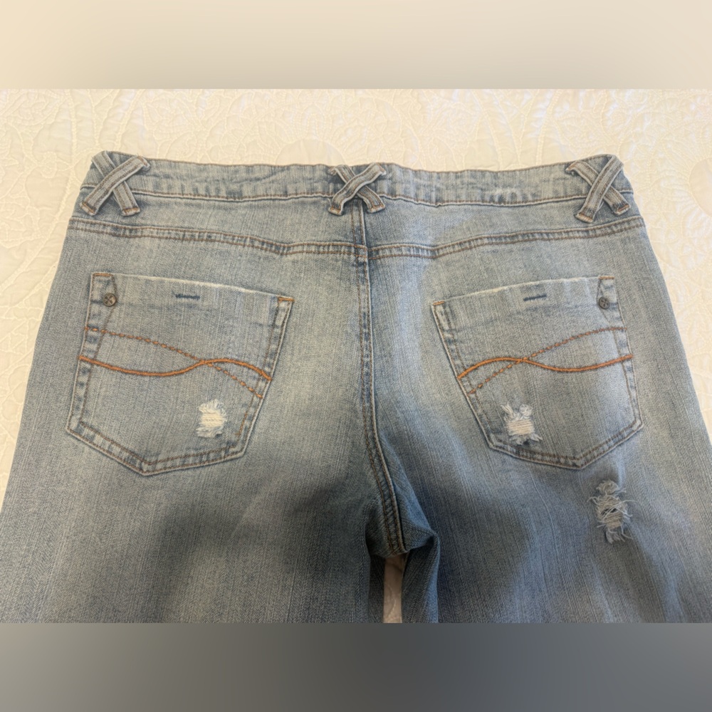 🐣5/$25-Blue Asphalt Light Wash Denim Crop Jeans